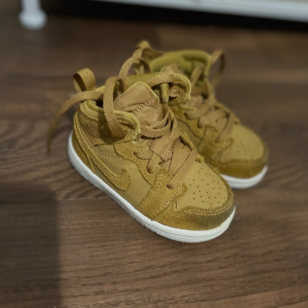 Air Jordan 1 toddler sneakers